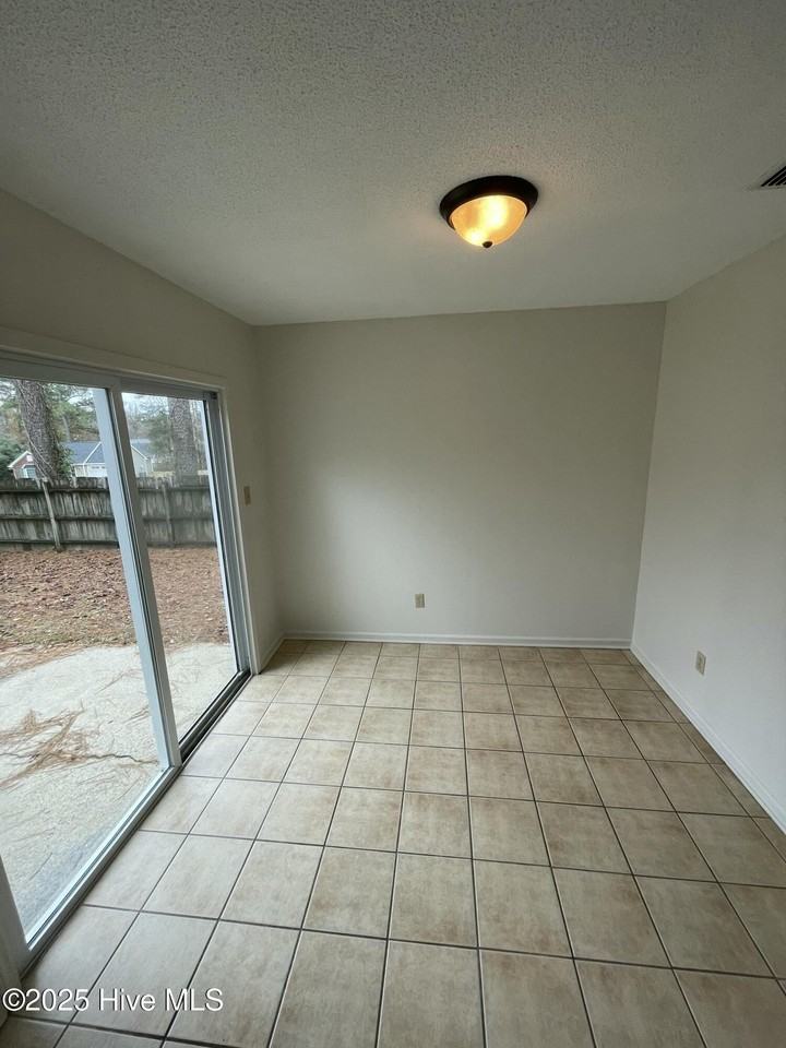 100 Tiffany Court - Photo 7 of 16