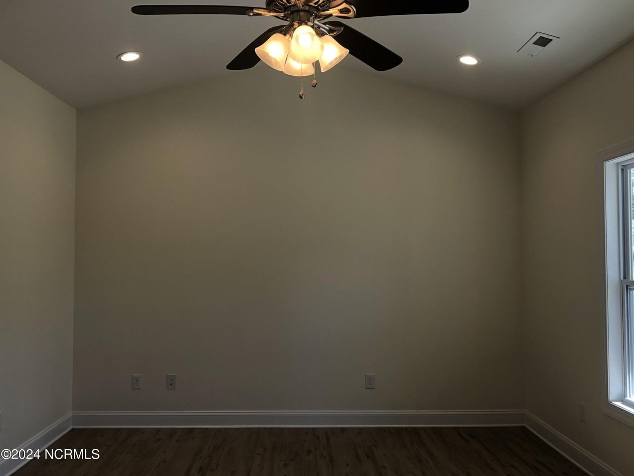 513 Peru Rd - Photo 5 of 29