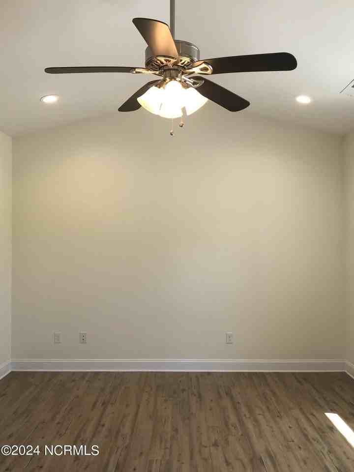 513 Peru Rd - Photo 6 of 29