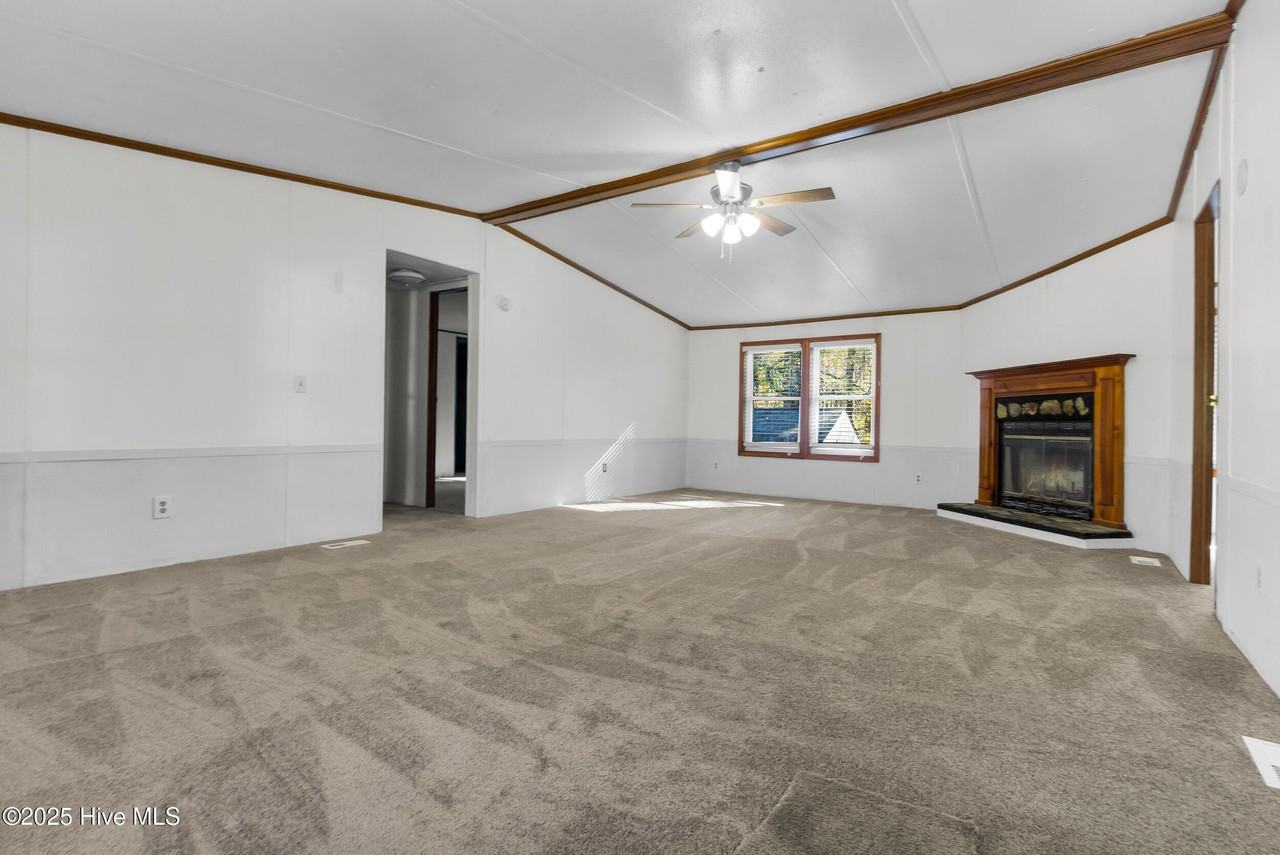 220 Tree Ln - Photo 2 of 36