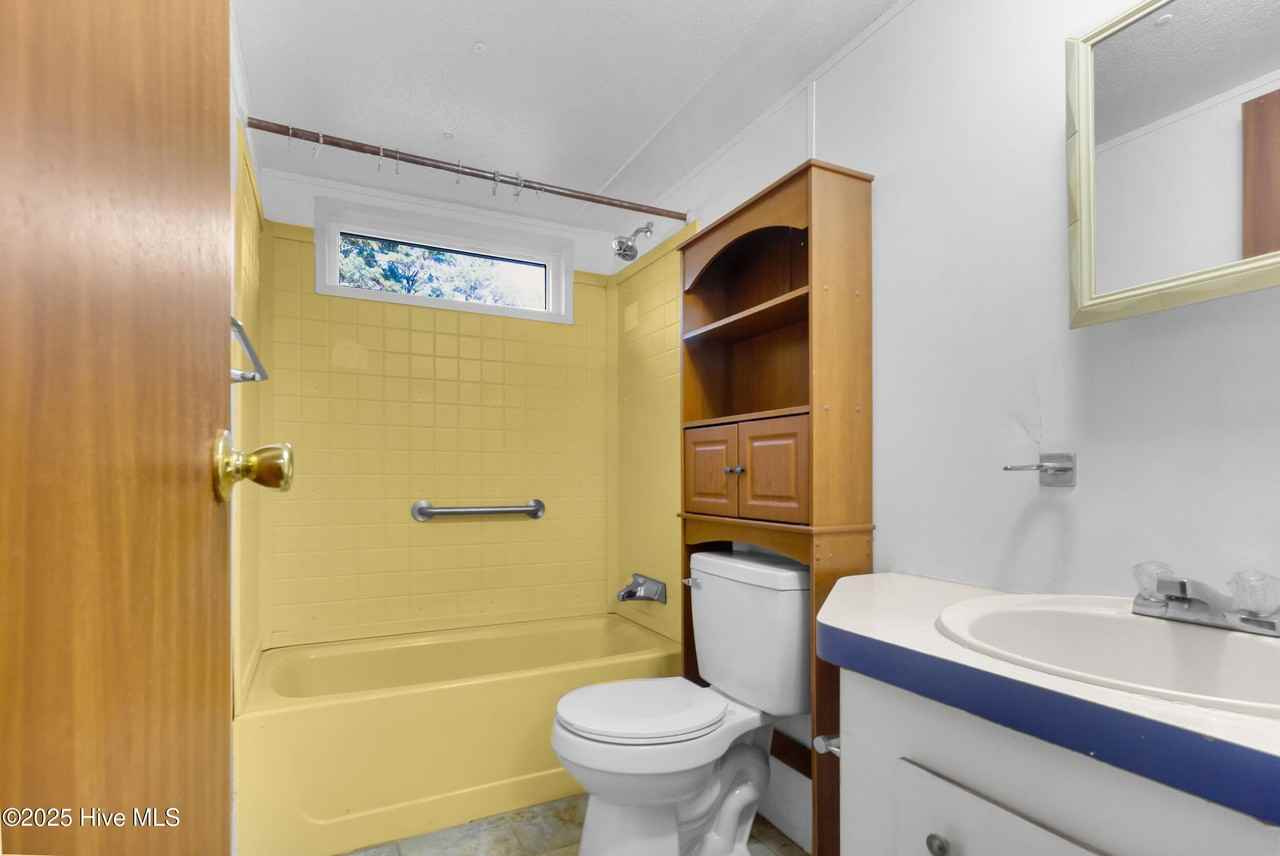 220 Tree Ln - Photo 5 of 36