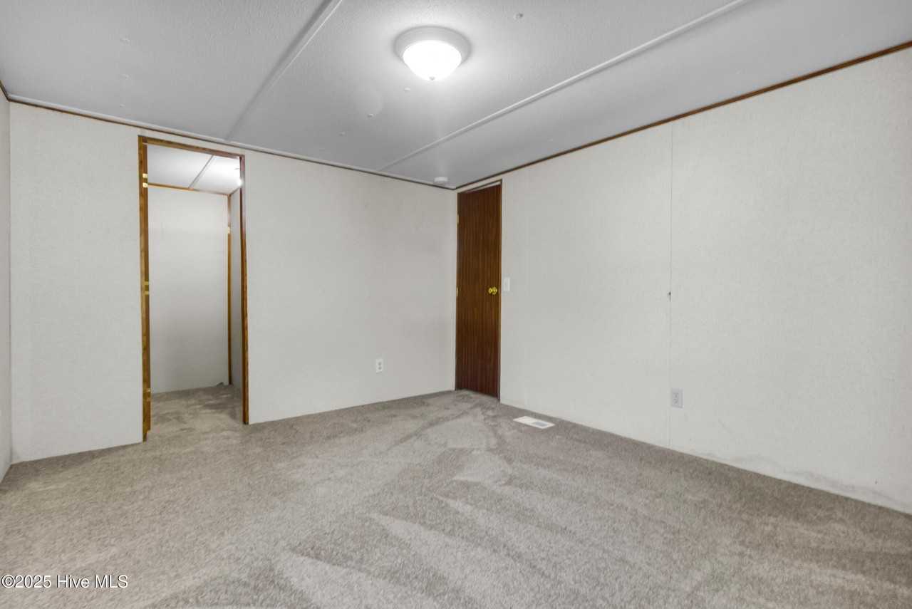 220 Tree Ln - Photo 7 of 36