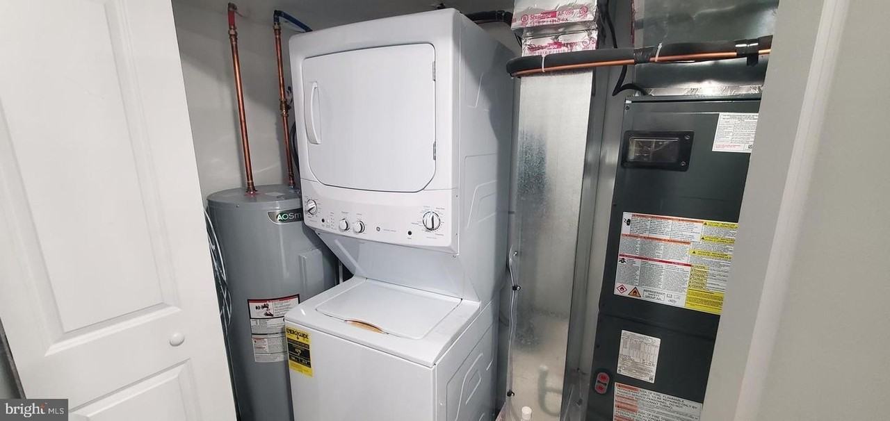 305 W York St - Photo 2 of 5