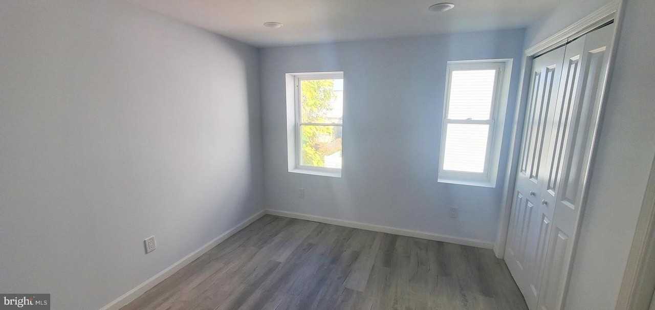 305 W York St - Photo 3 of 5