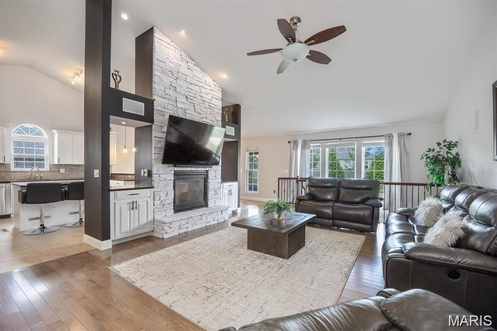 437 Marbleton Cir - Photo 4 of 45