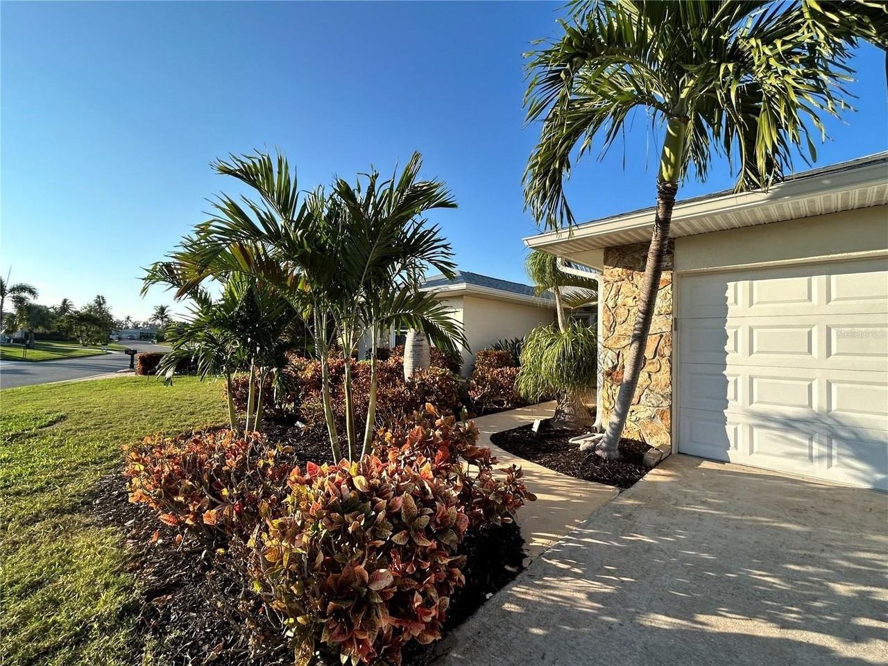 8611 51st Ave W - Photo 2 of 30