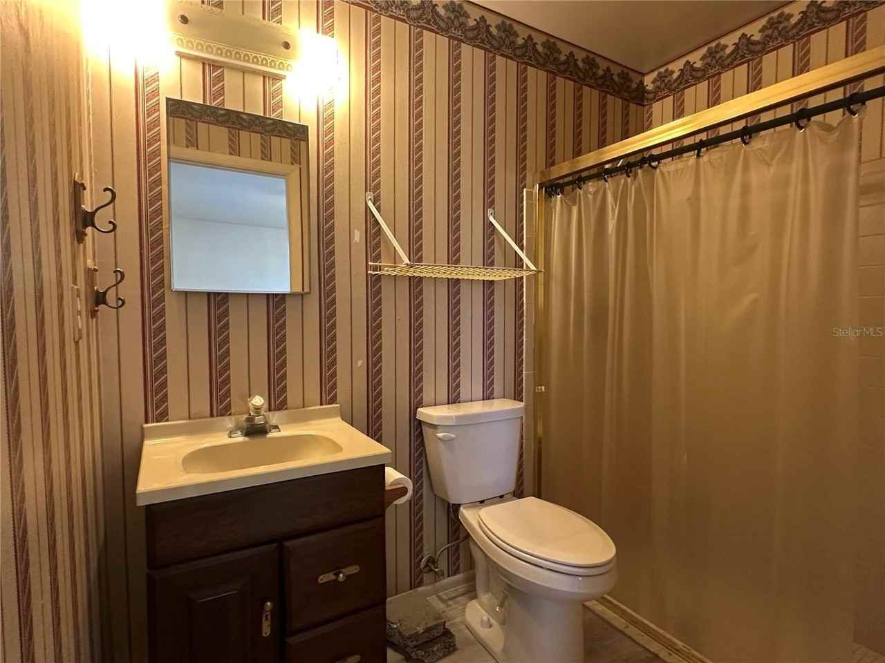 8100 Pickwick Rd - Photo 5 of 15