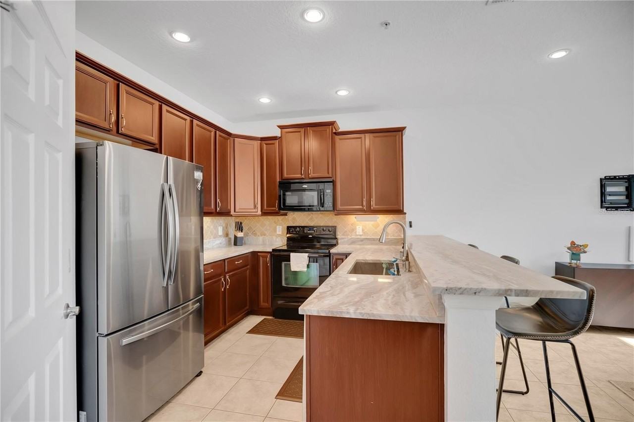 419 Harbor Winds Court - Photo 7 of 39