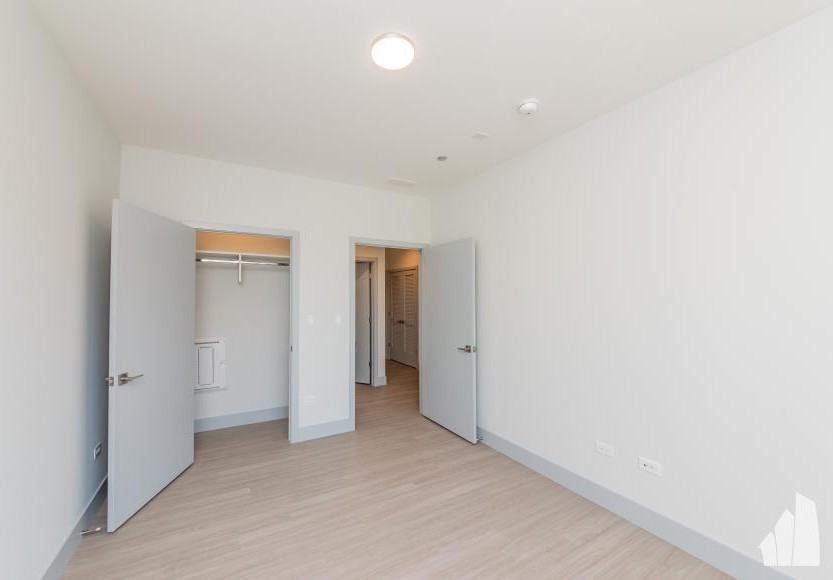 6400 N Wayne Ave - Photo 3 of 10