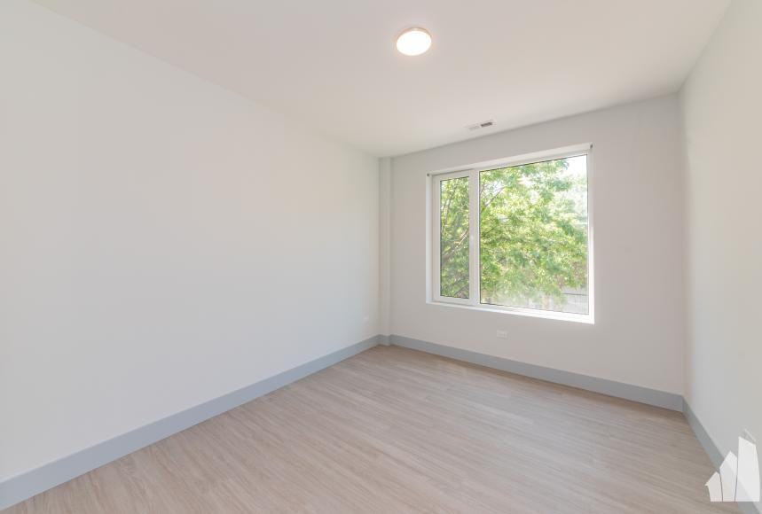 6400 N Wayne Ave - Photo 5 of 10