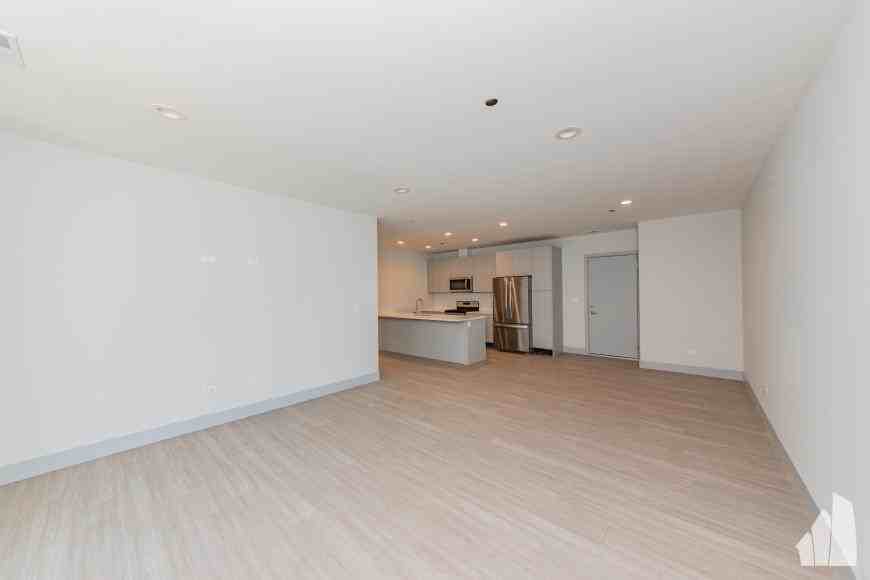 6400 N Wayne Ave - Photo 6 of 10