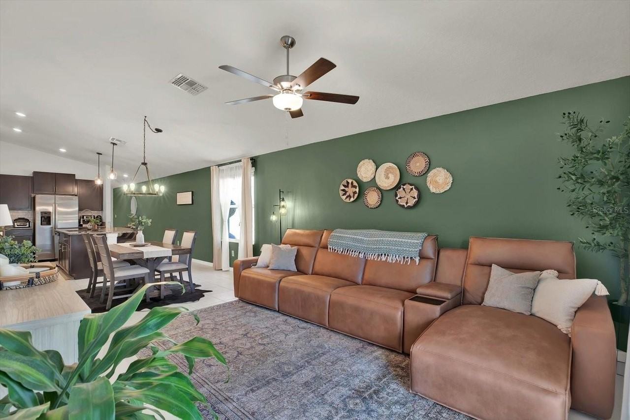 5538 Blue Azure Drive - Photo 5 of 34