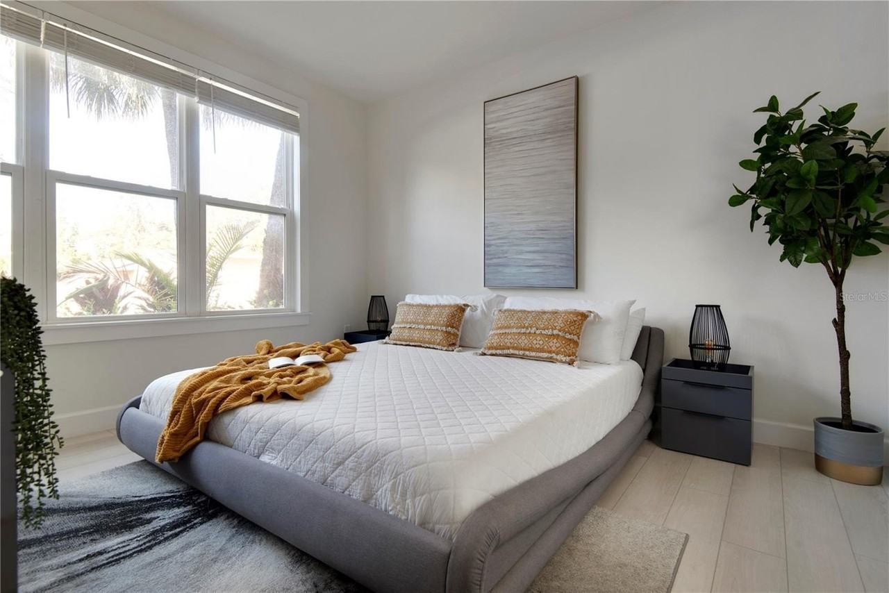 4919 North Nebraska Avenue - Photo 4 of 33