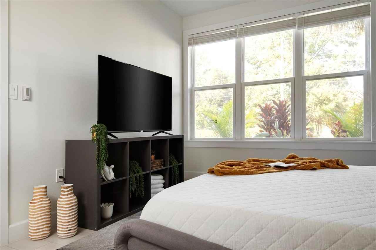 4919 North Nebraska Avenue - Photo 6 of 33