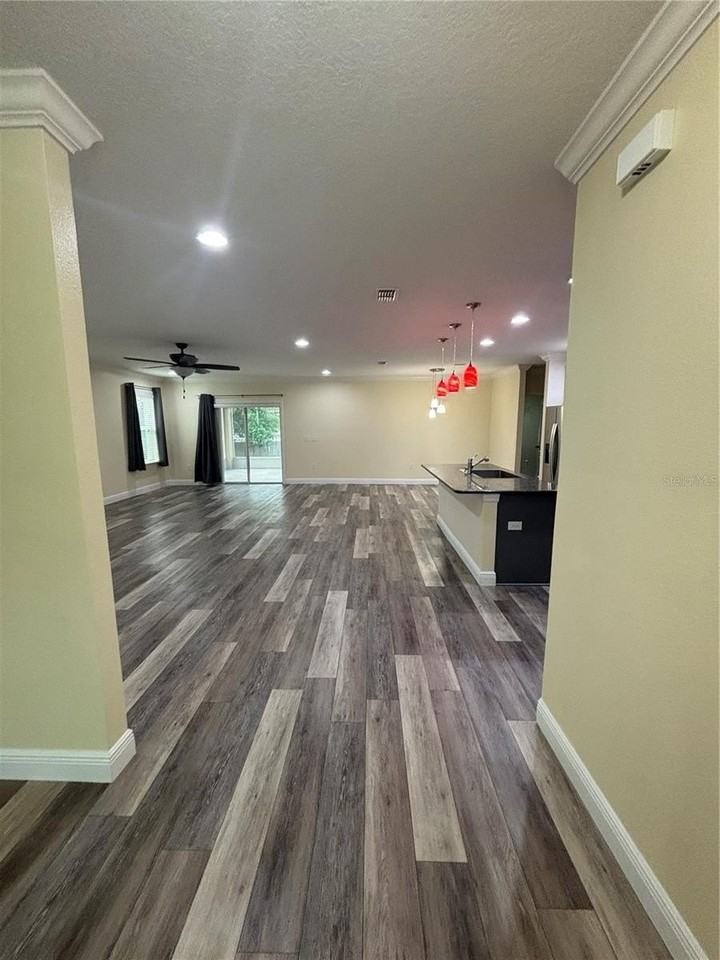 1159 Macfarlane Ave - Photo 4 of 50