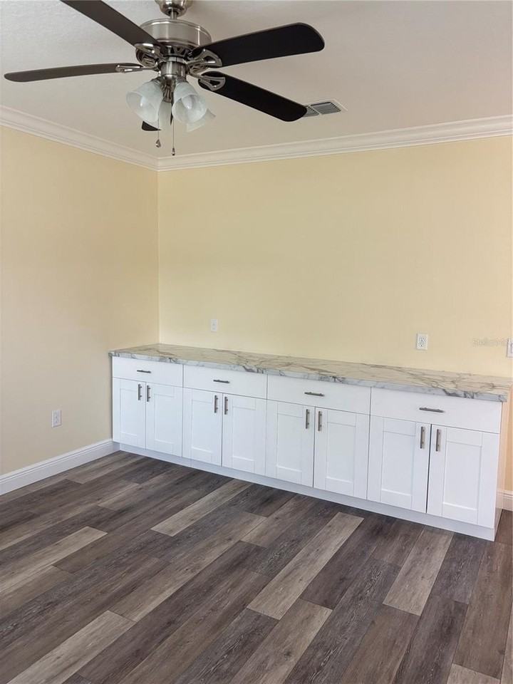 1159 Macfarlane Ave - Photo 7 of 50