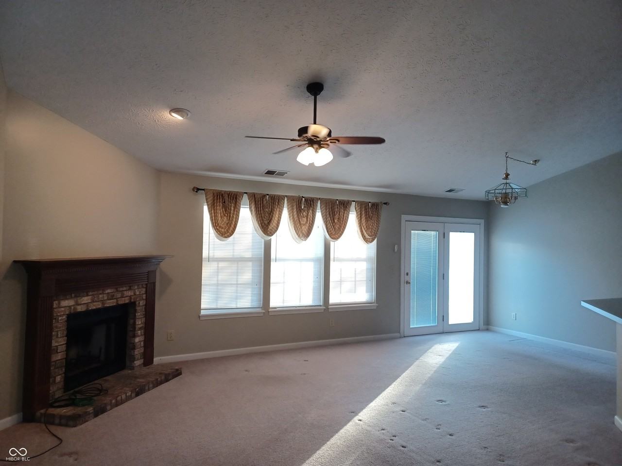 6235 Valleyview Drive - Photo 4 of 19