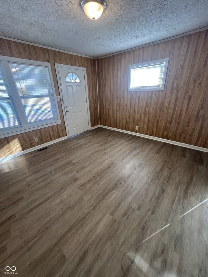 918 N Kealing Ave - Photo 4 of 16