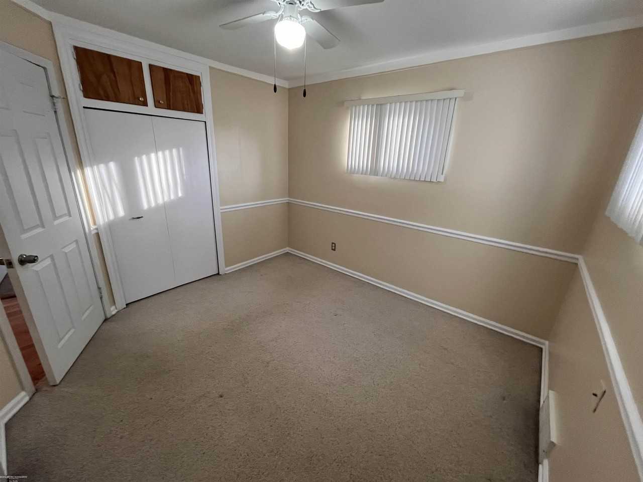 22016 Barton St - Photo 6 of 27