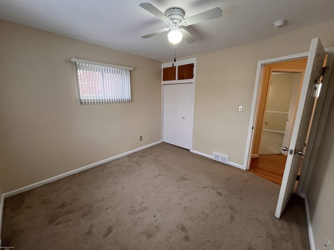 22016 Barton St - Photo 7 of 27