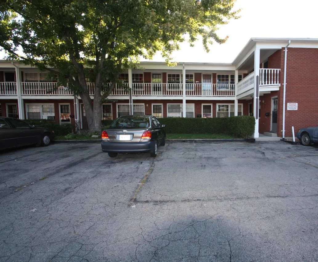 700 Indian Rd N #10 - Photo 3 of 8