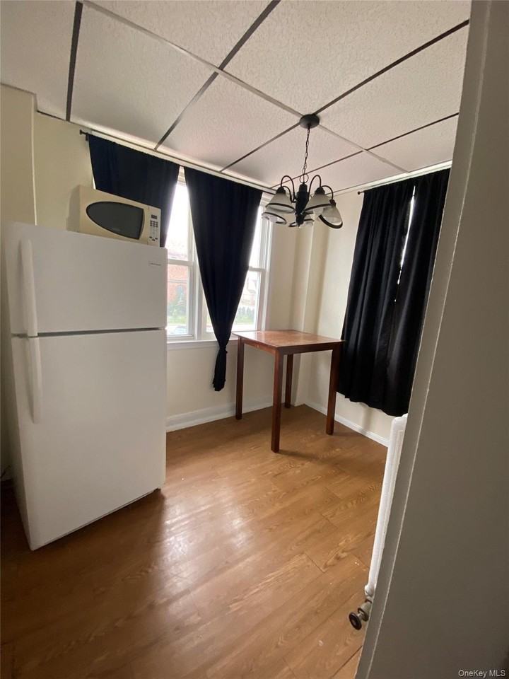 110 Grand Blvd #4 - Photo 6 of 11