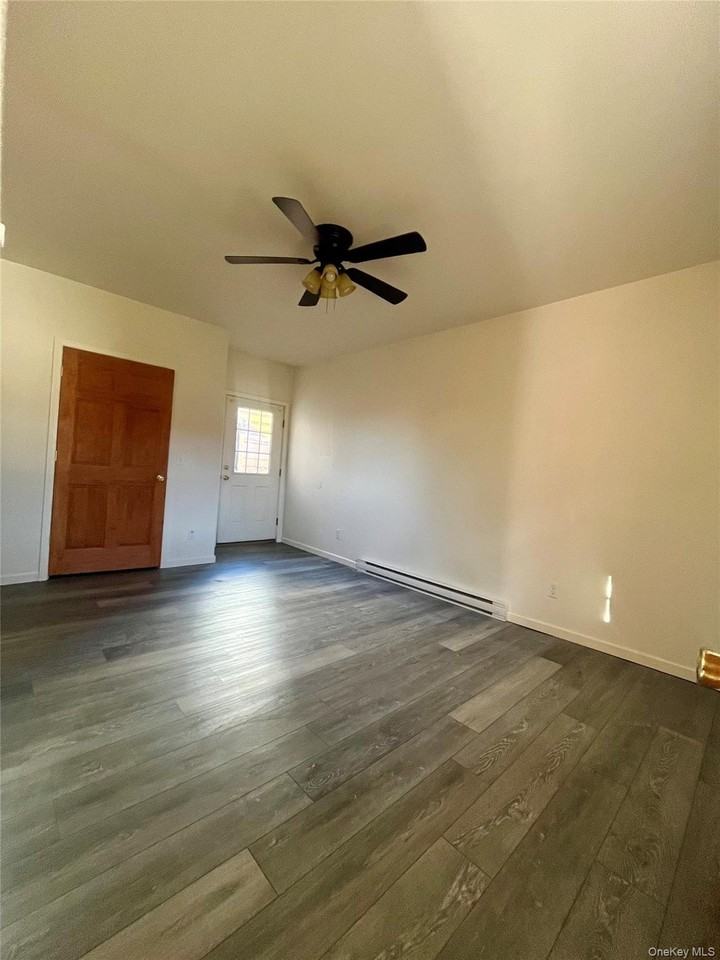 73 Webster Ave Apt B #B - Photo 2 of 10