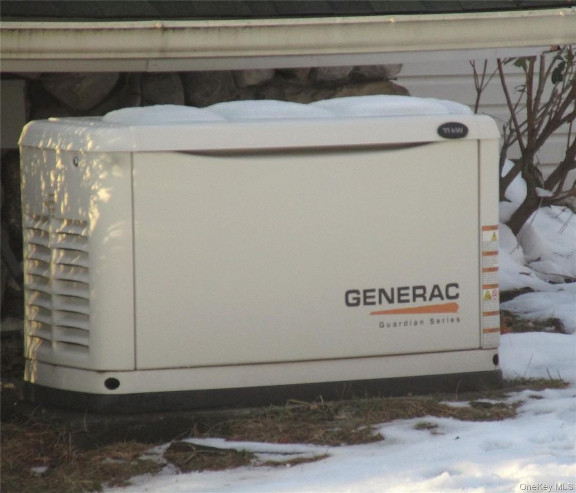 44 1/2 Academy Ave - Photo 3 of 12