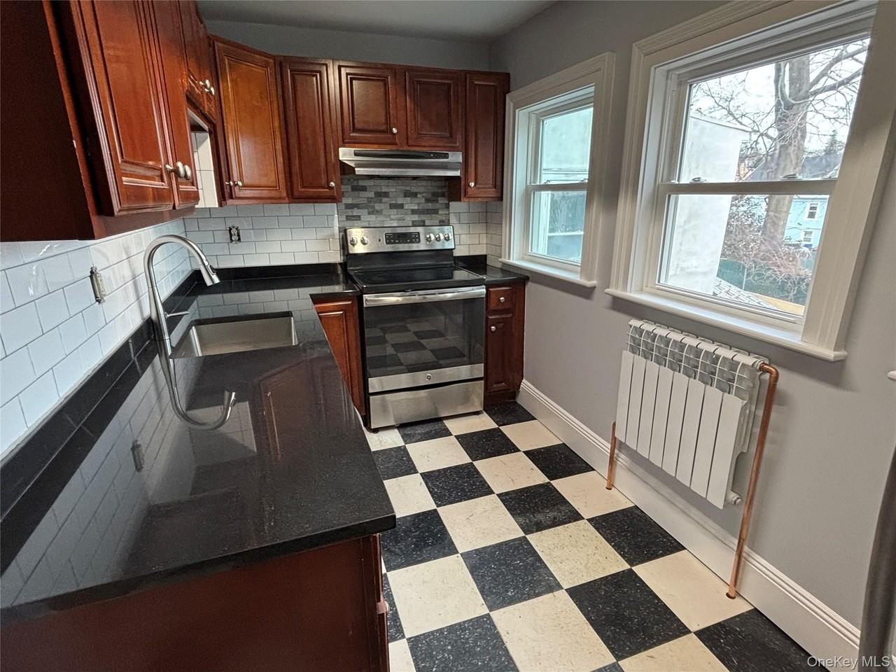 17 Hamilton Ave Apt 2 #2 - Photo 6 of 9