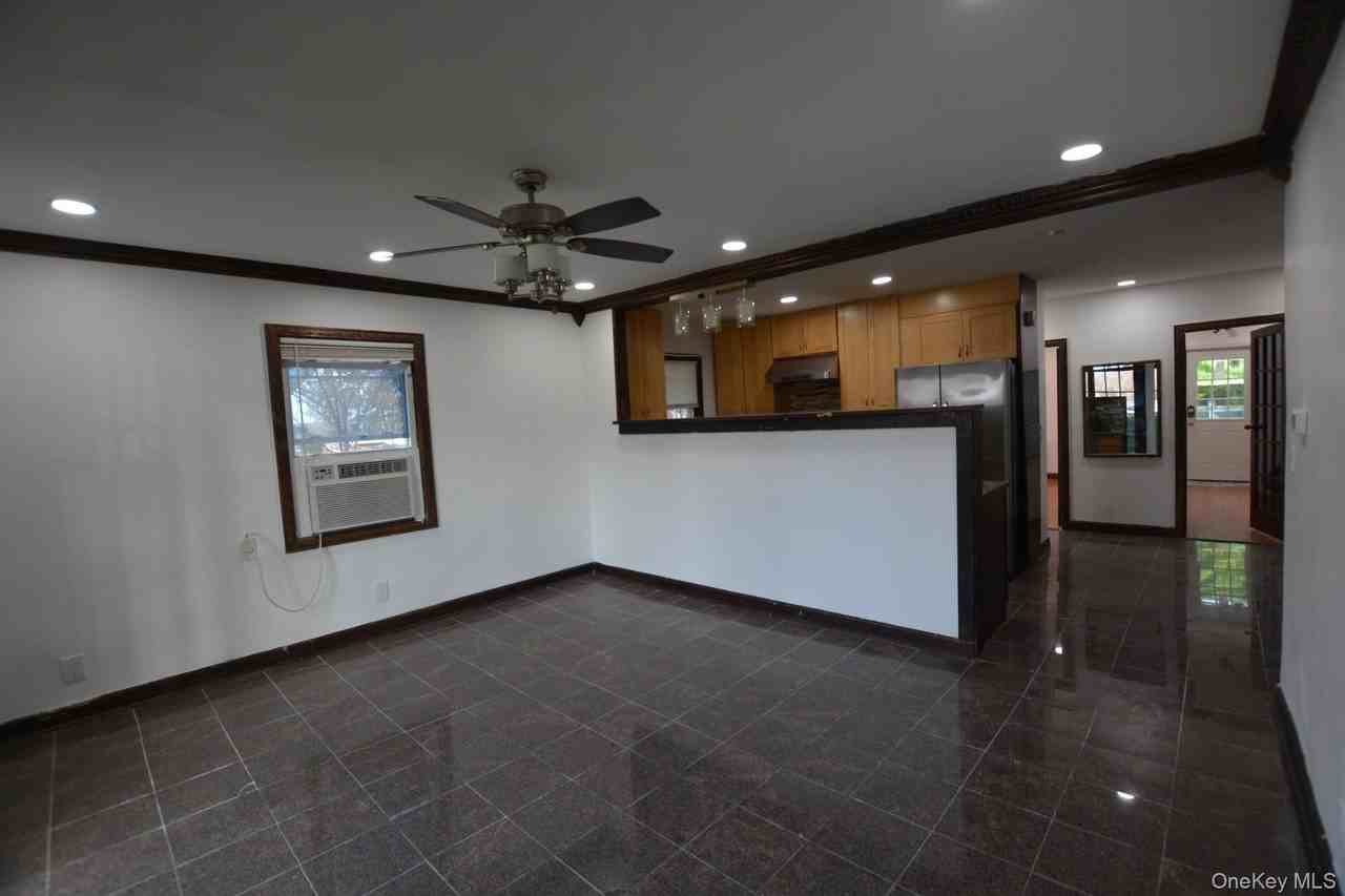 8201 251st St - Photo 2 of 9