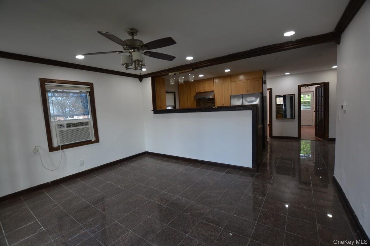 8201 251st St - Photo 3 of 9