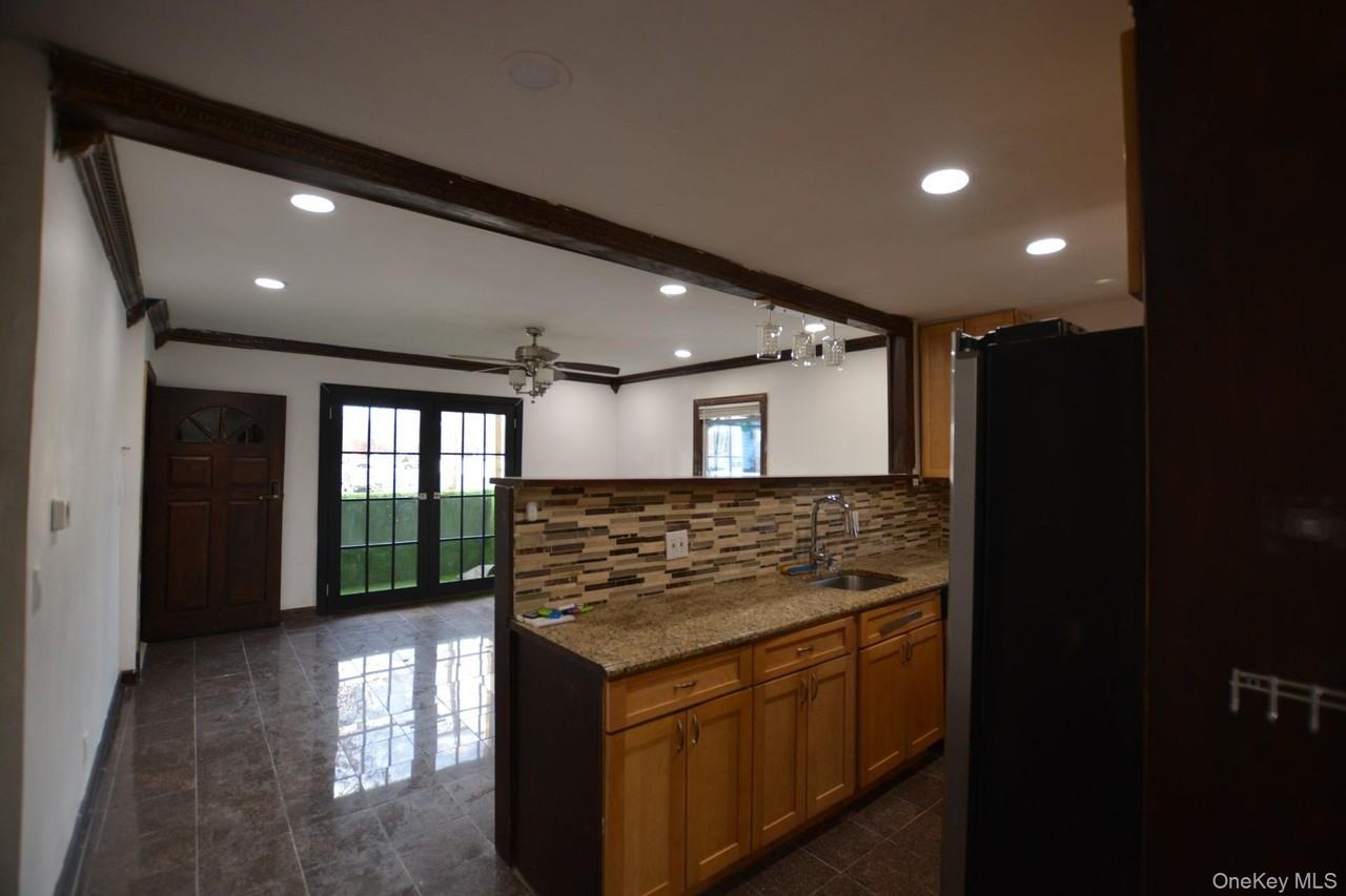 8201 251st St - Photo 4 of 9