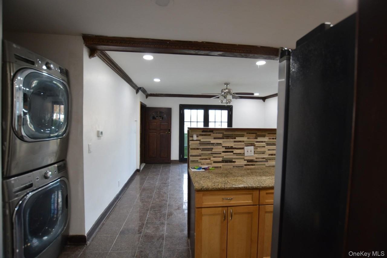 8201 251st St - Photo 7 of 9