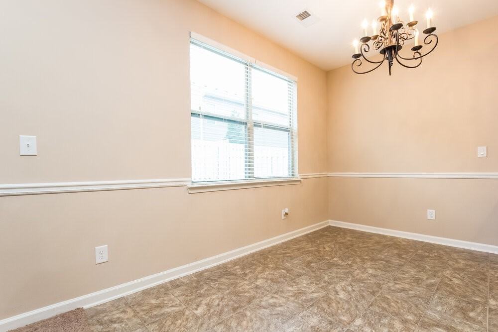 3858 Humber Ct - Photo 7 of 24