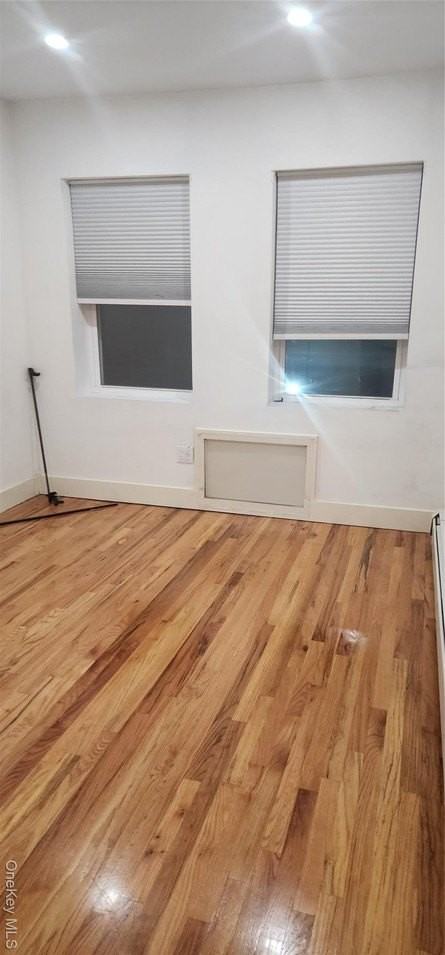 452 Linwood St - Photo 7 of 14