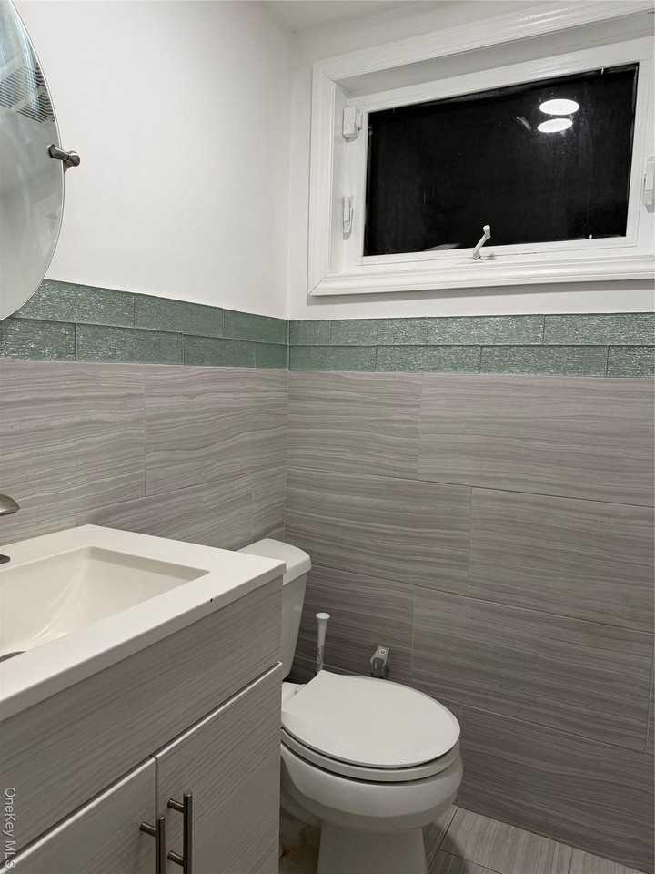 7 Gloucester Dr - Photo 4 of 12