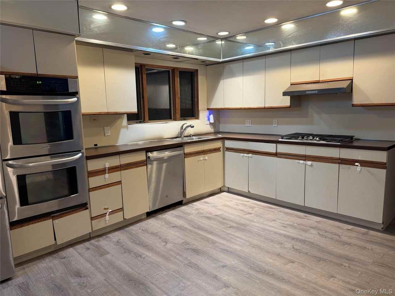 7 Gloucester Dr - Photo 5 of 12