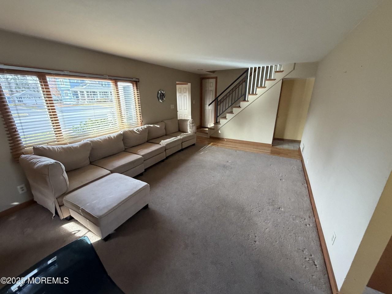 755 Van Court Ave - Photo 3 of 15