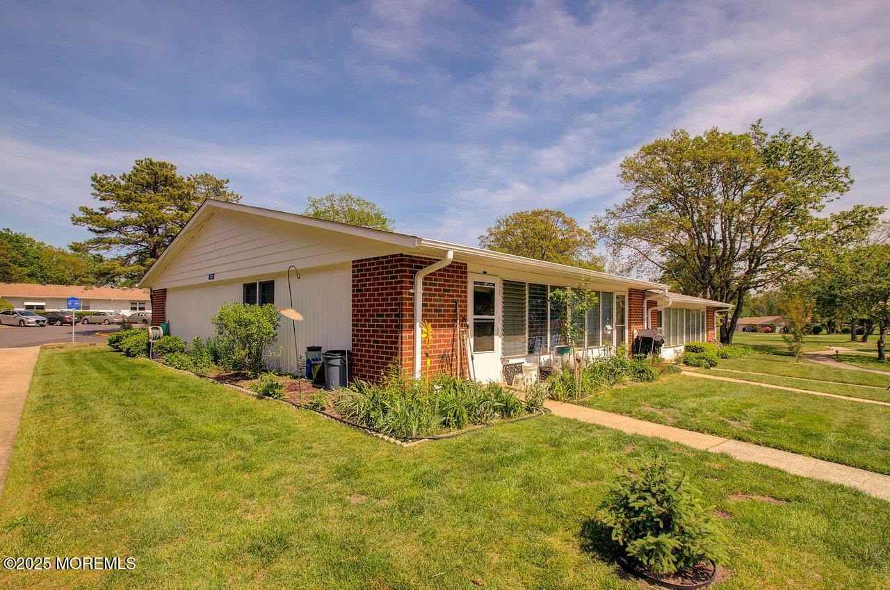 888b Inverness Court - Photo 2 of 30