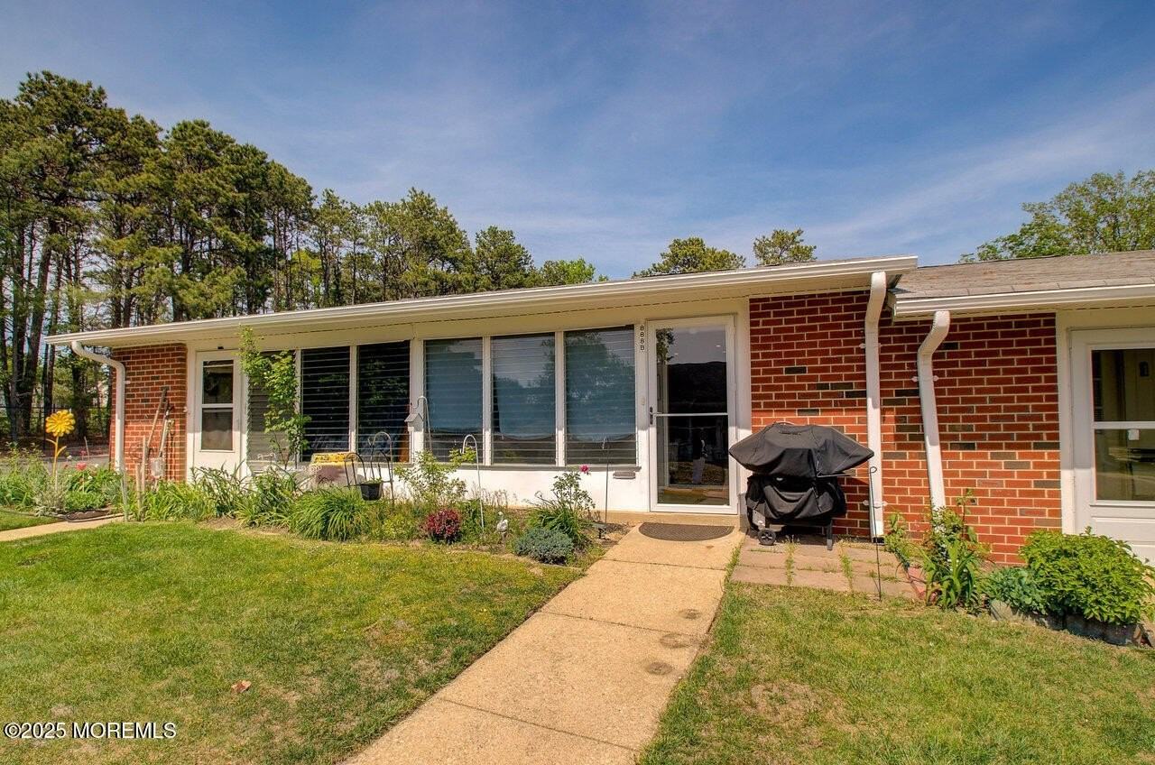 888b Inverness Court - Photo 3 of 30