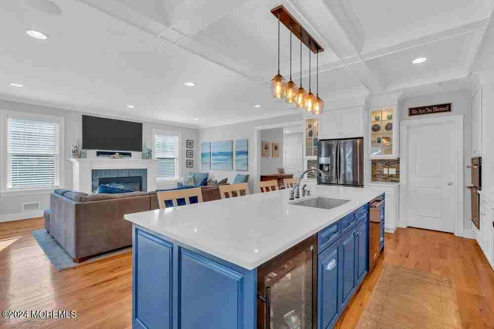 300 Salem Ave - Photo 7 of 50