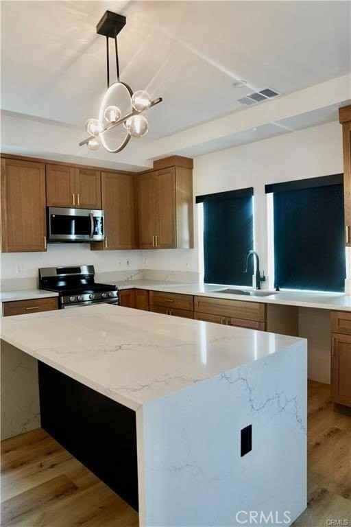 6747 Pickering Avenue - Photo 4 of 18