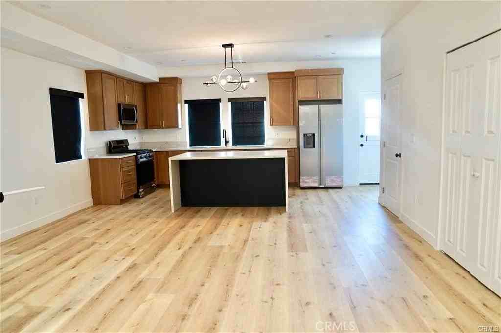 6747 Pickering Avenue - Photo 5 of 18