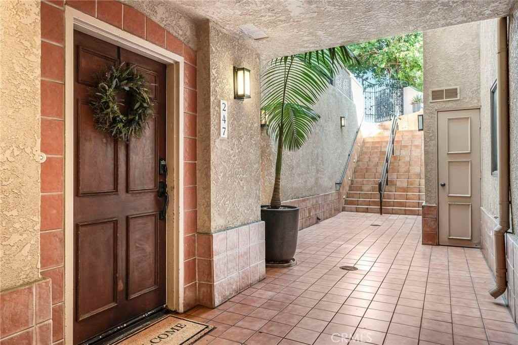 247 Calliope St - Photo 4 of 23