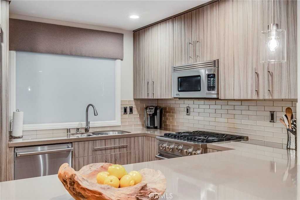 247 Calliope St - Photo 7 of 23