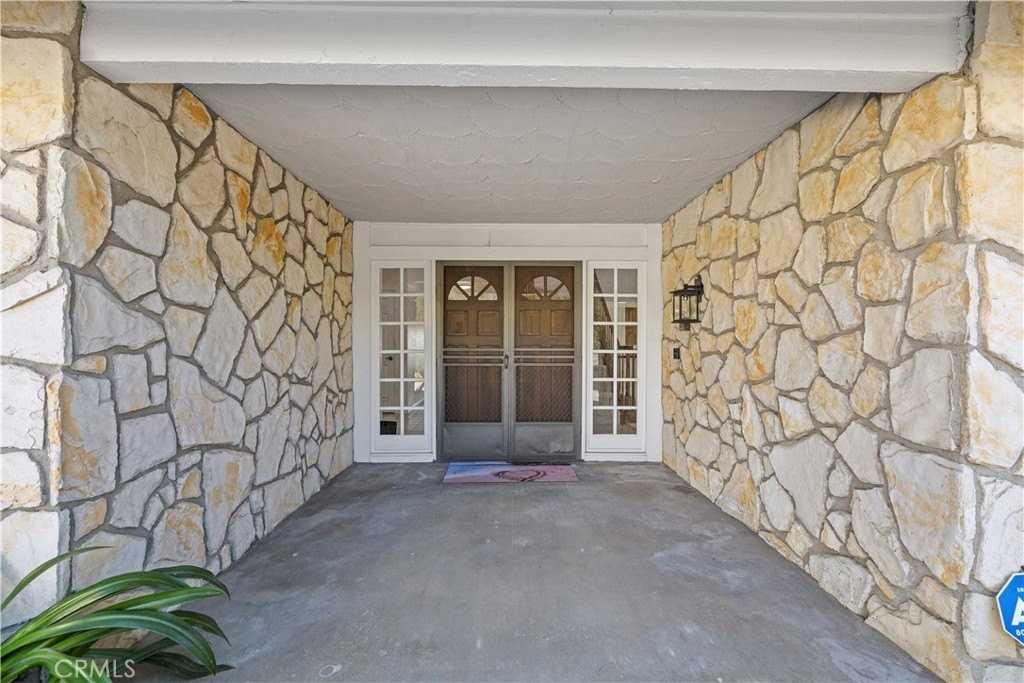 3940 E Summitridge Ln - Photo 5 of 50