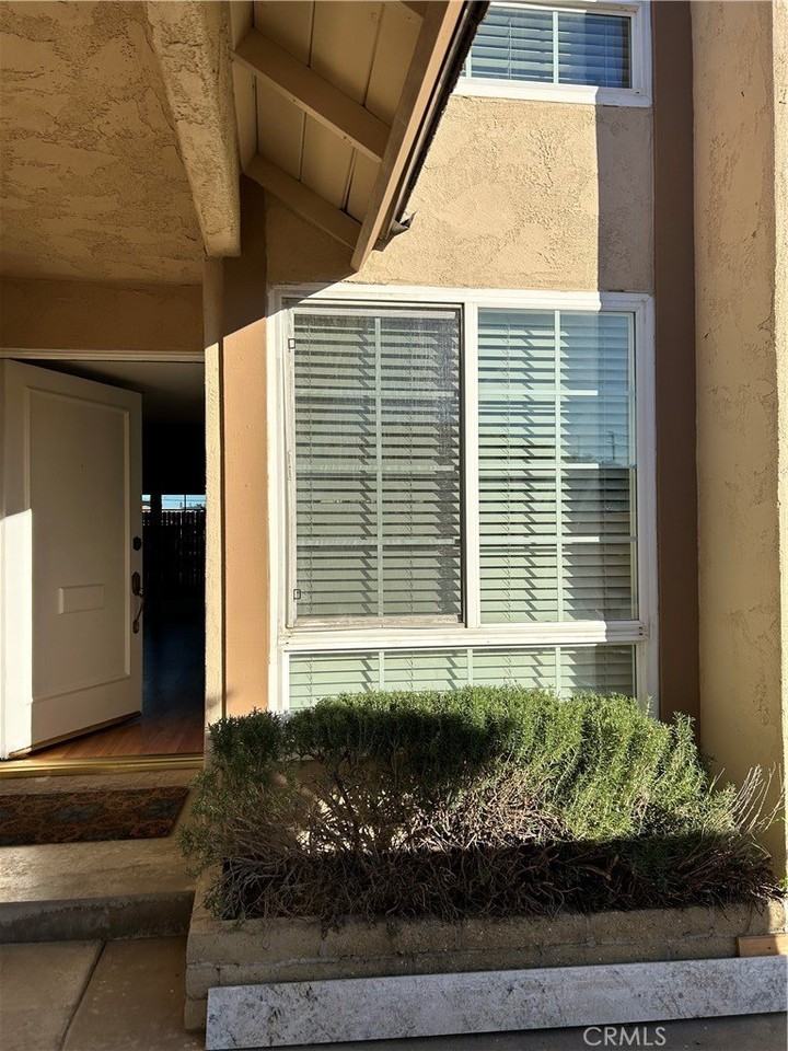 5610 Elsinore Ave - Photo 4 of 20