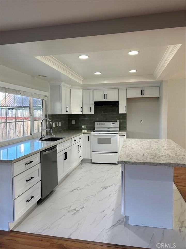 5610 Elsinore Ave - Photo 6 of 20