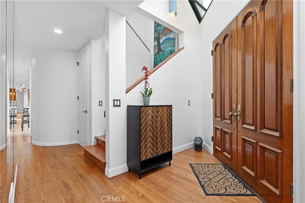 341 S Meadows Ave - Photo 5 of 50