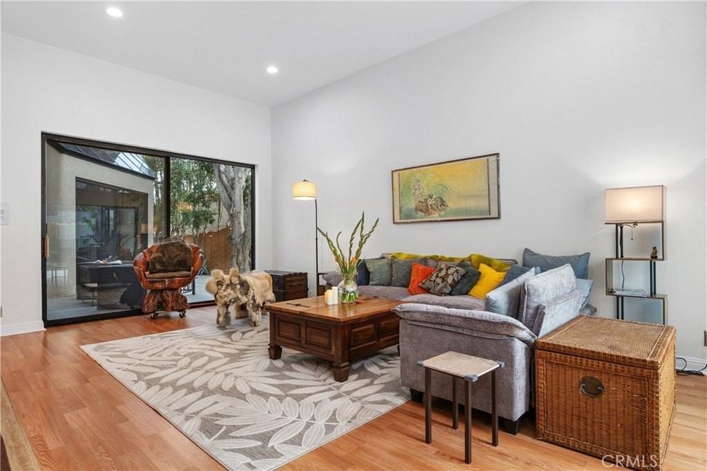 341 S Meadows Ave - Photo 7 of 50